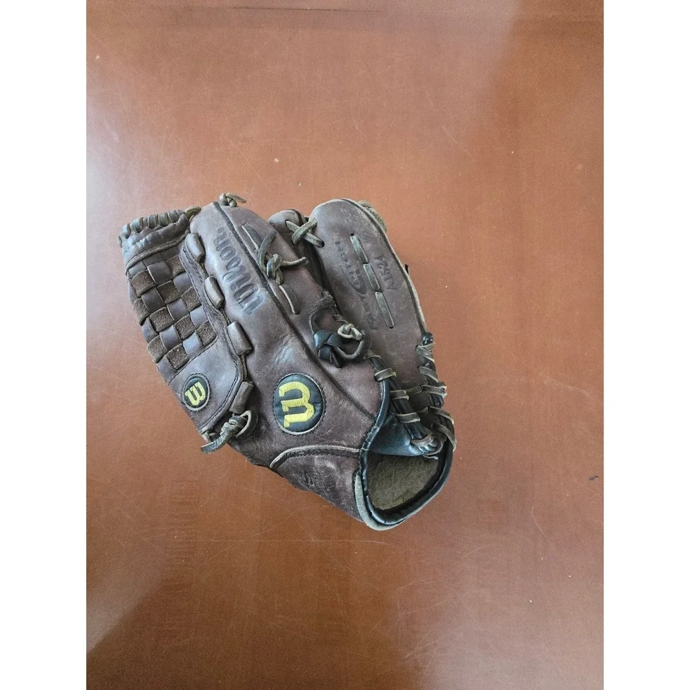 Wilson Fastpitch A1524 Softball Glove Brown Leather DFS Dial System Youth RHT